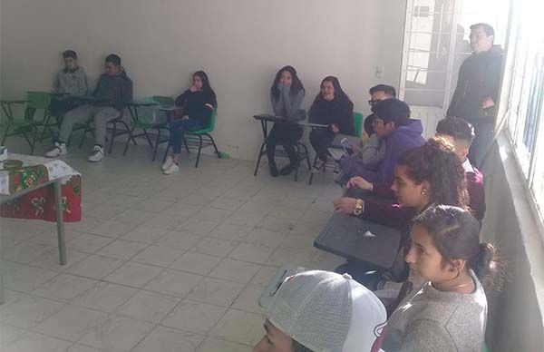 Alumnos festejan convivio por inicio de semestre