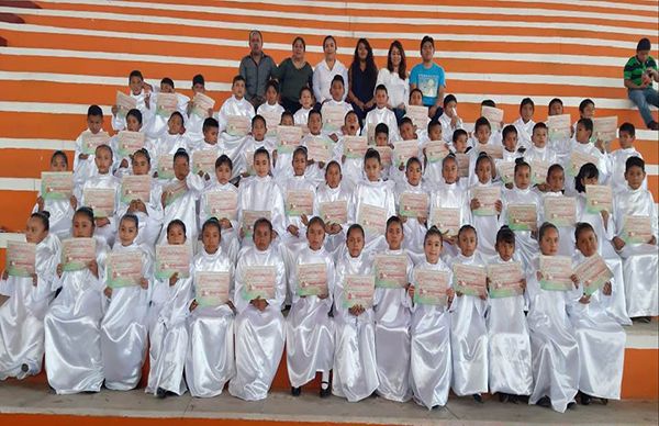 Niños cordobeses ganan tercer lugar en poesía coral