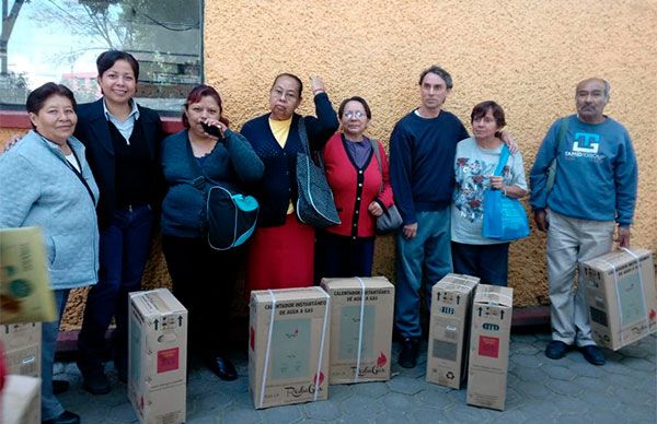 Familias de Iztacalco beneficiadas con boilers para sus hogares