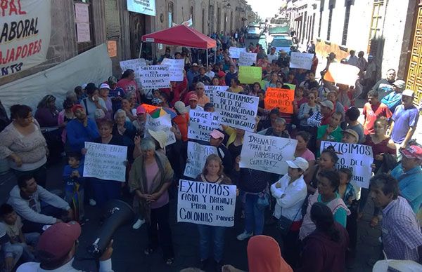 Con caravana vehicular, colonos exigen a Morón Orozco atienda al pueblo pobre