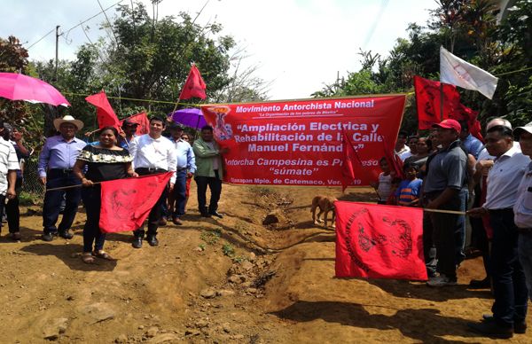 Antorcha ilumina comunidades de Catemaco