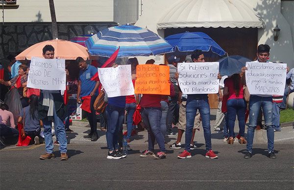 Antorcha exige justicia en Casa de Gobierno