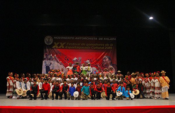 El Movimiento Antorchista de Xalapa presentó gran gala cultural