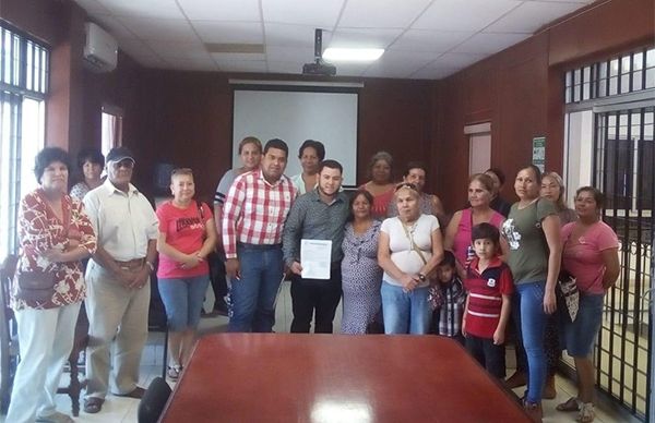 Antorchistas presentan pliego petitorio al Presidente municipal de Armería