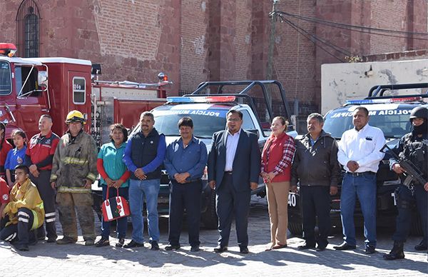 Con vehículos de emergencia, equipan a Seguridad Publica y Protección Civil