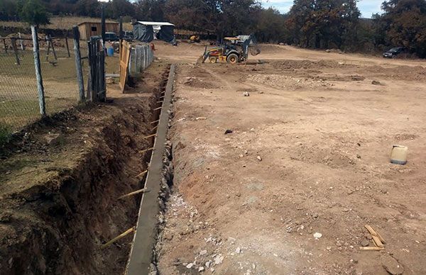 Construyen cancha en la Muralla, Mezquital