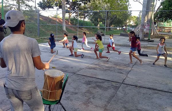 Movimiento Antorchista forma grupo de danza infantil