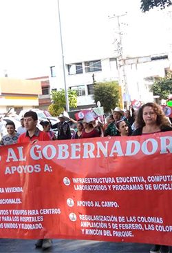 Marcha-plantón por la solución de obras y servicios en Sinaloa