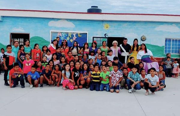 Escuelas antorchistas festejan a los niños