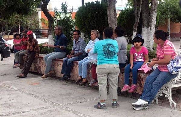 En el Palmar ciudadanos exigen trabajos en el panteón