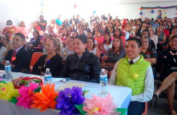 La secundaria Wenceslao Victoria celebra a las mamás por su día