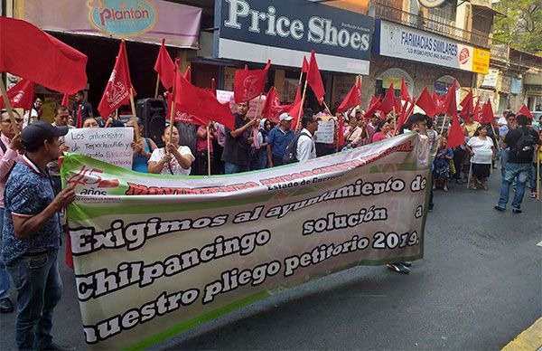 Protestan antorchistas frente al ayuntamiento de Chilpancingo - Movimiento  Antorchista Nacional