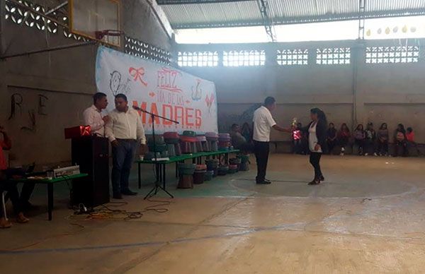 CBTA Pantepec festeja el Día de las Madres