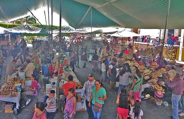 Arranca la IV edición de la Feria Artesanal impulsada por el antorchismo michoacano