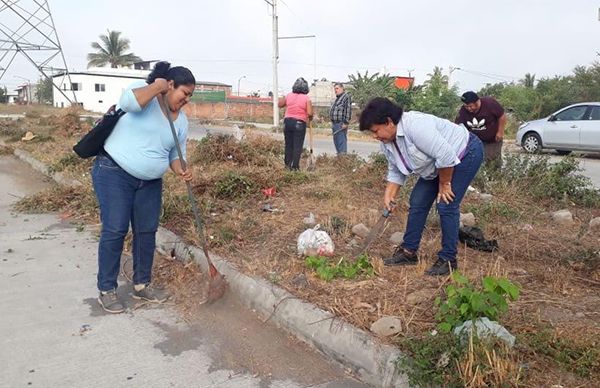 Vecinos de la colonia La Antorcha realizan faena 