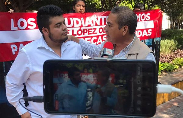 Estudiantes queretanos se suman a protesta nacional; exigen a AMLO pago de becas y mejoras a las escuelas