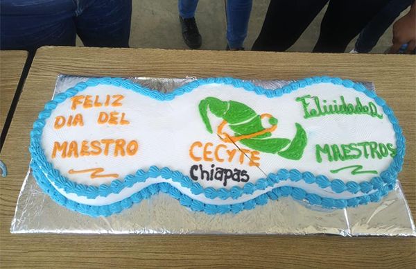 Alumnos de CECyT 10, celebran a sus maestros