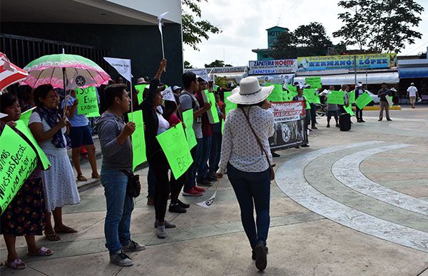 Estudiantes de Quintana Roo piden el pago de beca Benito Juárez