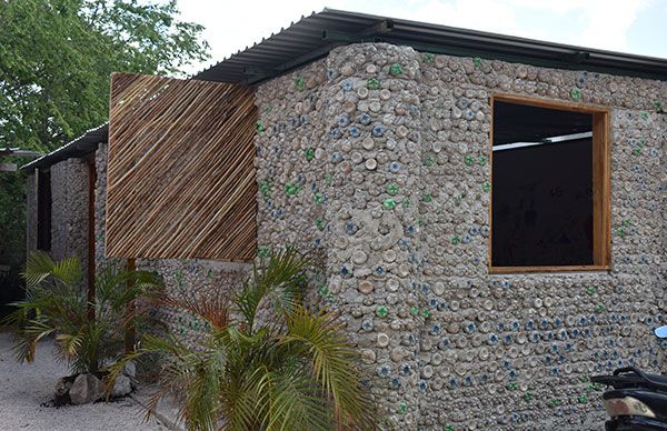Inauguran aulas ecológicas en colonia antorchista de Tulum