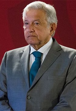 Es tanta la prepotencia, la soberbia y el autoritarismo de AMLO que hasta la historia quiere cambiar