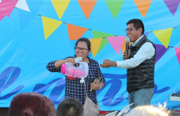 Madres y niños celebran con el Movimiento Antorchista