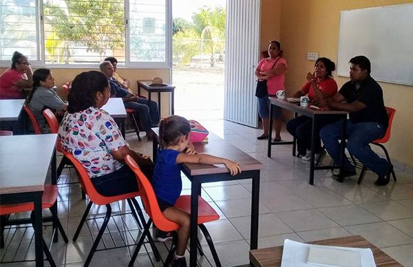 Plenistas de Tecomán asisten a conferencia