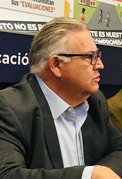 Más rabioso que nunca, el titular de Educación, Carlos González Herrera, vuelve a mentir sin ruborizarse