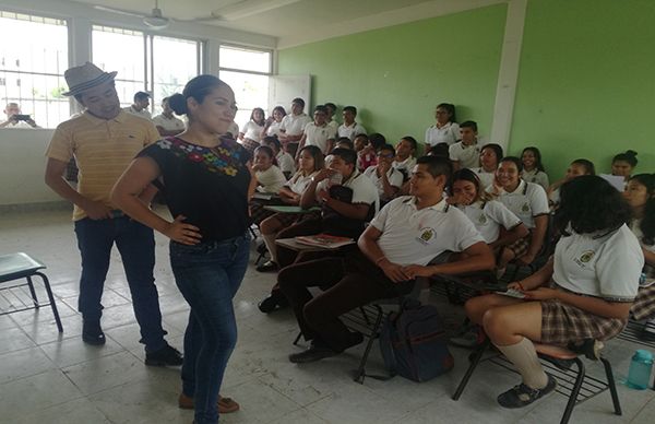 Antorcha impulsa el teatro en las escuelas  