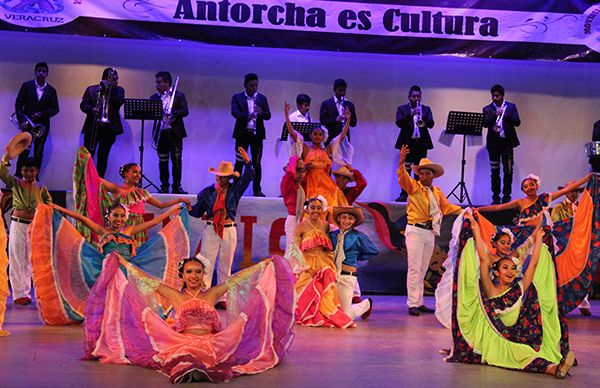 Celebran XV Aniversario de la Compañía de Artes del Movimiento Antorchista 