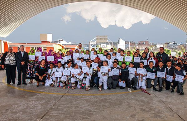 Celebra CEMACM entrega de reconocimientos a estudiantes ganadores en el 2Âº Concurso de Bailes Folclóricos