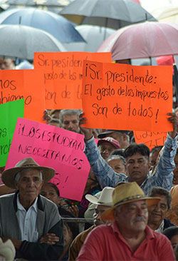 En declive el gobierno federal y la tonta guerra contra la Antorcha mundial