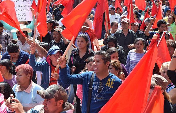 Instalan plantón en Palacio de Gobierno,  hasta que Gobernador de Coahuila los atienda