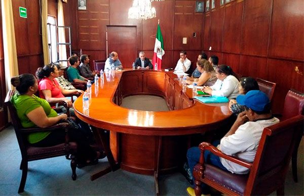 Se reúnen antorchistas con Presidente municipal para revisar avances de gestiones