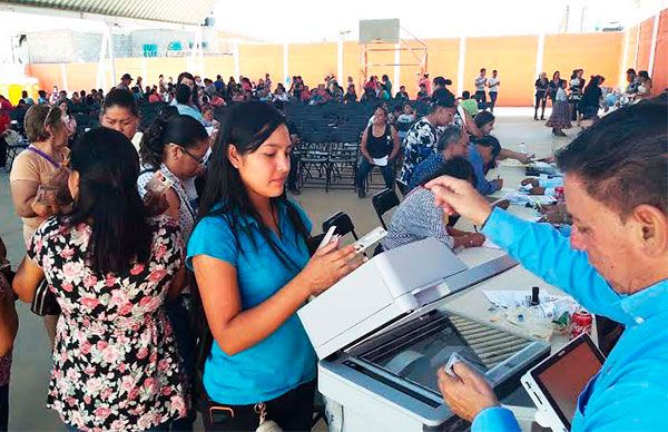 Aplica municipio de Chihuahua programa de materiales en colonias antorchistas   