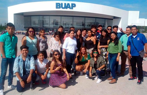 Delegación coahuilense asiste a conferencia estudiantil