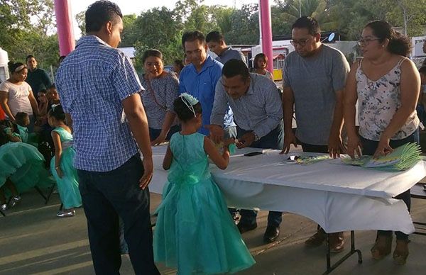 Celebran fin de cursos en jardín de niños de la colonia Mártires Antorchistas