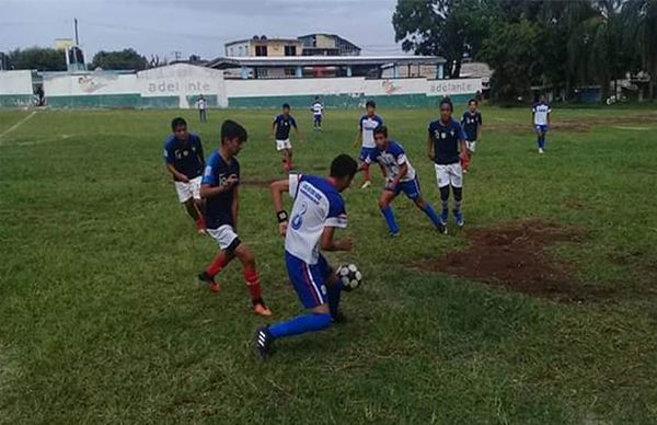 Jóvenes deportistas obtienen pase a la final en torneo de fútbol