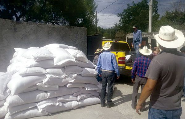 Entregan semilla de avena a 70 productores del Mezquital