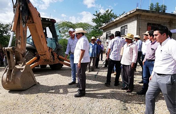 Inicia Diputado antorchista obras en la Mixteca