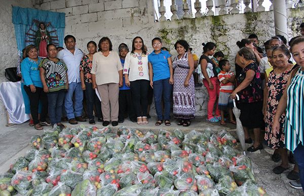 Antorcha beneficia a cientos de familias con despensas verdes