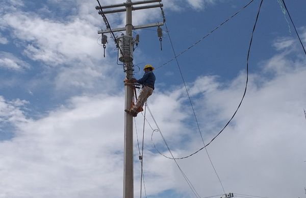 Logran campesinos electrificaciones en Altotonga 