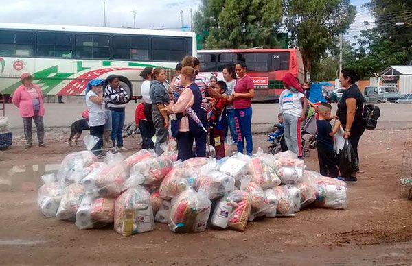 Entregan despensas a familias de escasos recursos