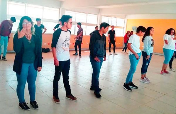 Inician talleres de danza folclórica en el telebachillerato de Jesús María