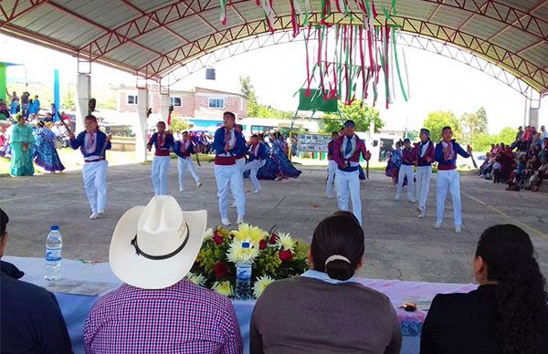 Bajo el proyecto Antorcha Construye Michoacán se mejora la infraestructura educativa