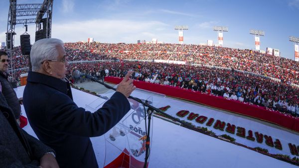 Antorcha con el pueblo triunfará 