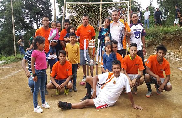 Culmina liga de fútbol antorchista en Xalapa