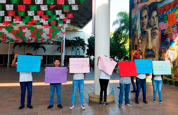 Alumnos del TBC de Chiapa exigen condiciones para hacer deporte 