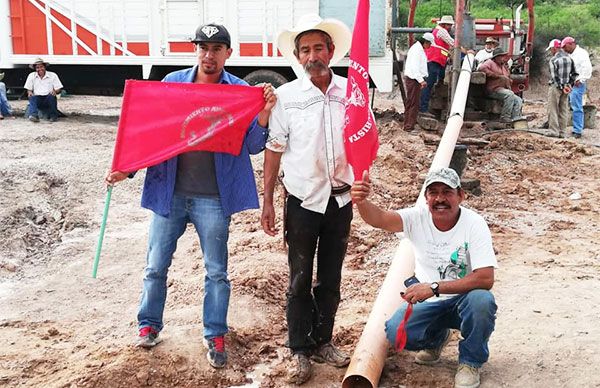 Productores Antorchistas en Xodhé celebran extracción de agua 