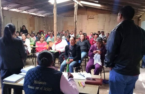 Unidos padres de familia y maestros para obtener la clave del COBA de Tupátaro