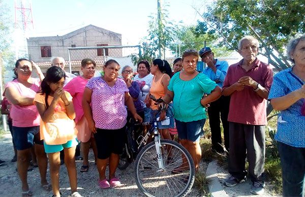 Antorchistas de Villas del Roble organizados resuelven la falta de agua